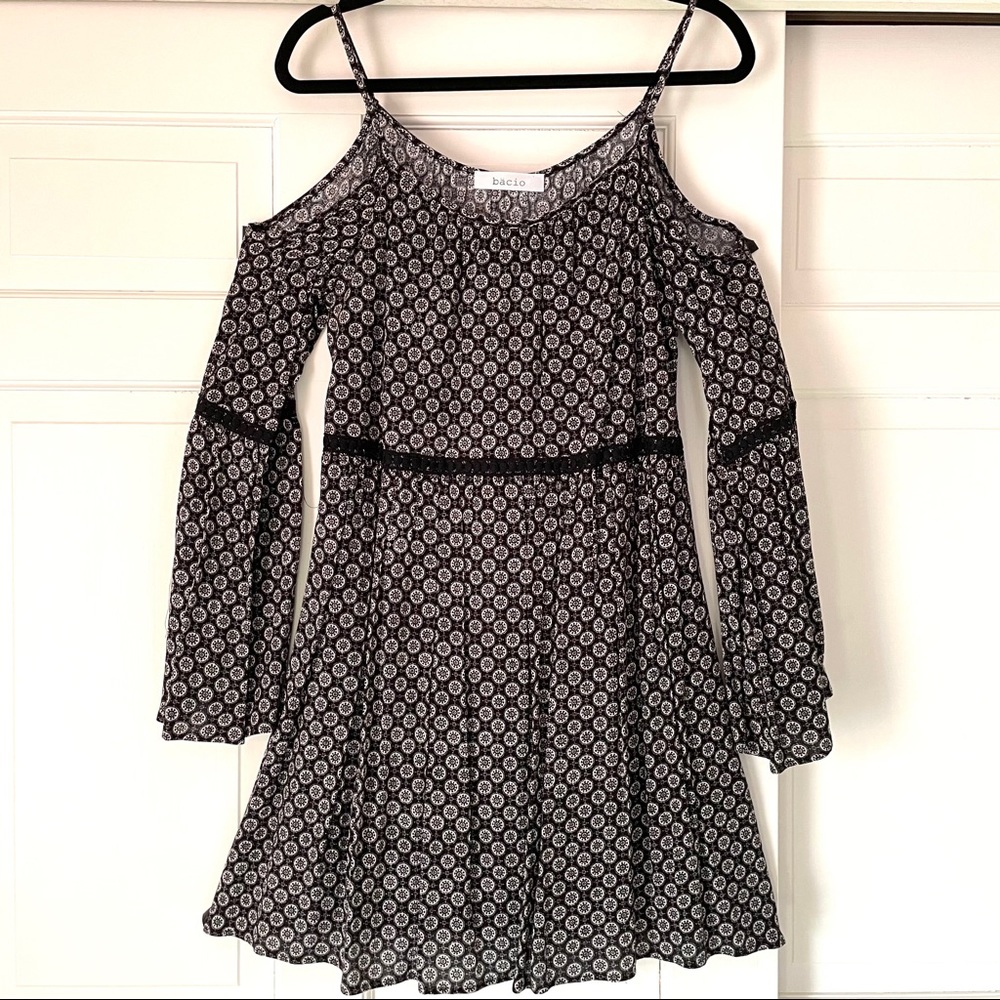 Bacio shoulder cut-out dress